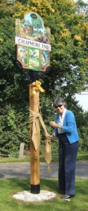 Joy unveils the plaque